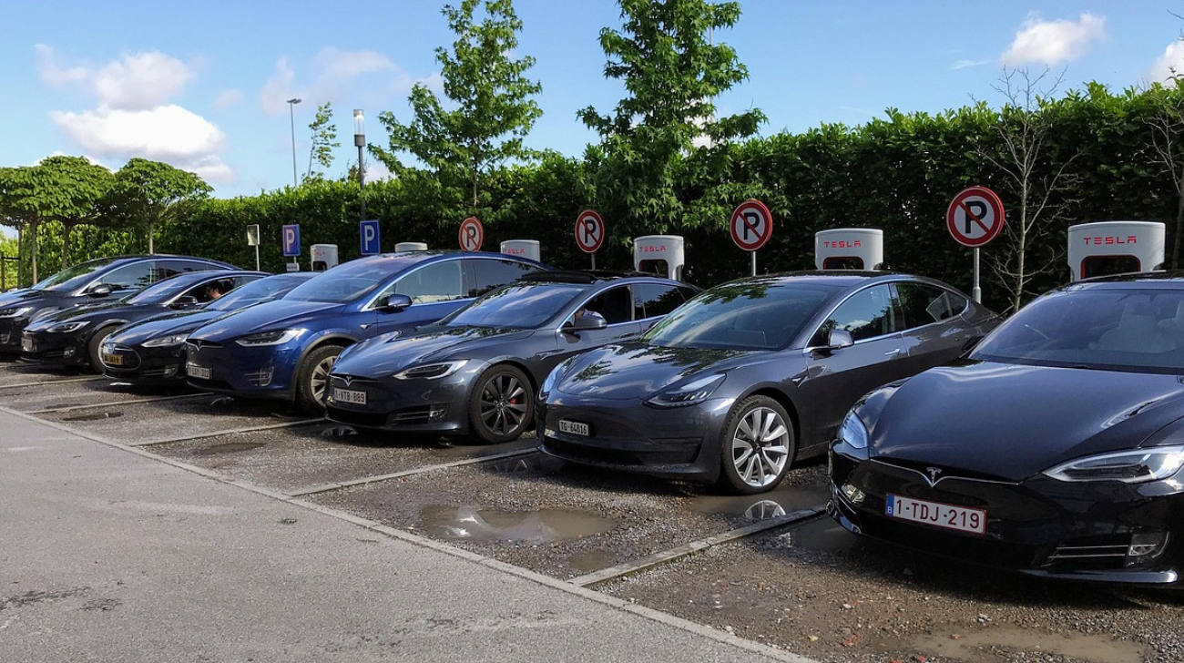 TESLA Voiture de luxe maroc square ym 08